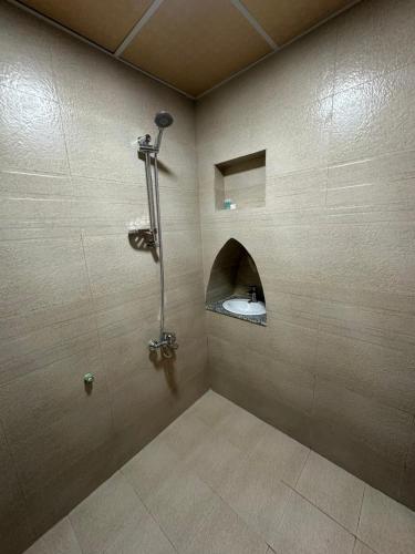 A bathroom at Tilal Al-Qattara