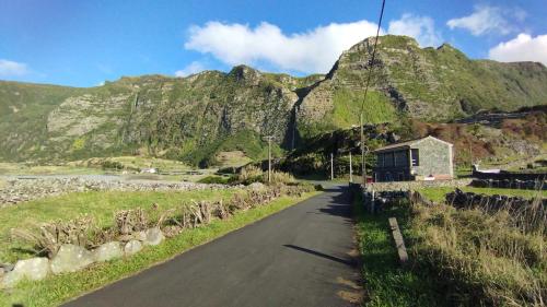 Faja GrandeにあるCantinho da Fajãの山道