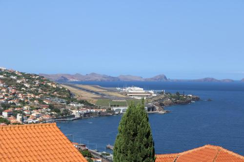 a view of a large body of water at Moradia Bela House in Santa Cruz