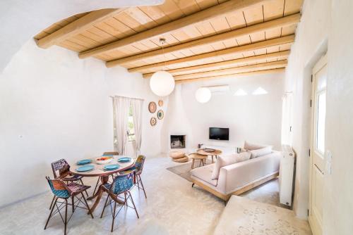 Gallery image of Villa Theona with private pool in Pitsidia