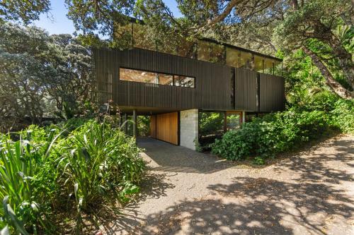Κήπος έξω από το Kawakawa House - Piha Holiday Home