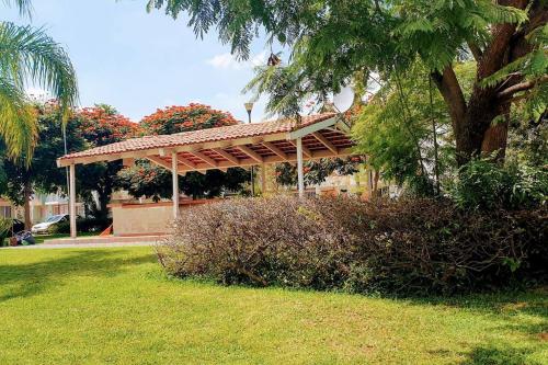 a wooden pavilion in a park with a tree at Disfruta de la ciudad en un espacio tranquilo! in Guadalajara