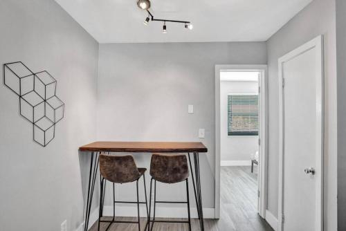 포트로더데일에 위치한 Rustic Retreats Modern 1BR for 4 guests in the heart of Fort Lauderdale에서 갤러리에 업로드한 사진