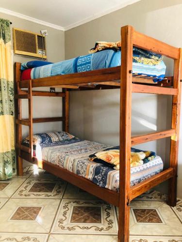 a couple of bunk beds in a room at HOSPEDAJE LA NORMA in Paso de los Libres