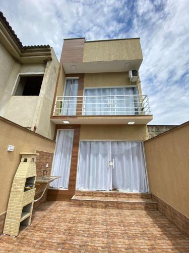 Casa con balcón y valla. en Casa linda em Campo Grande rj en Río de Janeiro