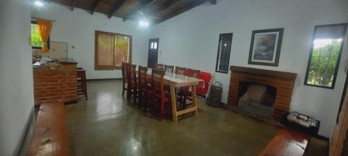 a living room with a table and a fireplace at El Remanso del Casero in Gualeguay