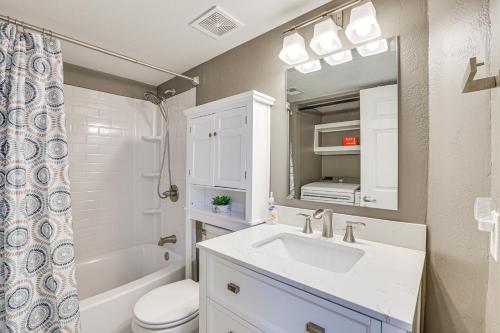 een badkamer met een wastafel, een toilet en een spiegel bij Peoria Home with Private Pool, Hot Tub, and Gas Grill! in Peoria