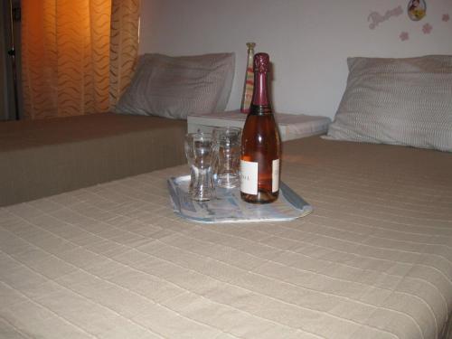 Un pat sau paturi într-o cameră la Musa Apartments