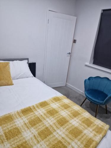 Ліжко або ліжка в номері Cosy and Unique Bedroom In Gateshead