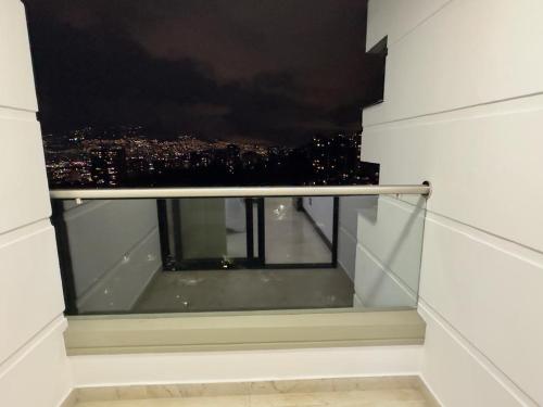 Un balcón o terraza de Modern Units Poblado with stunning view