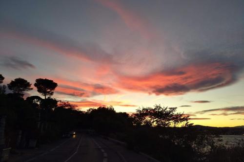 Photo de la galerie de l'établissement 3BDR apartment terrasse sea view parking pool tennis, à Antibes