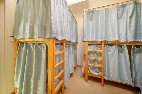 Ein Etagenbett oder Etagenbetten in einem Zimmer der Unterkunft Harbin Hash International Youth Hostel Harbin West Station