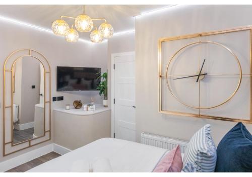 a bedroom with a large clock on the wall at Modern London 3-Bedroom Flat in London