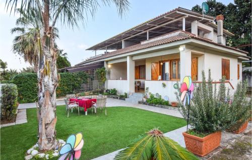 Κήπος έξω από το 2 Bedroom Amazing Home In Trabia