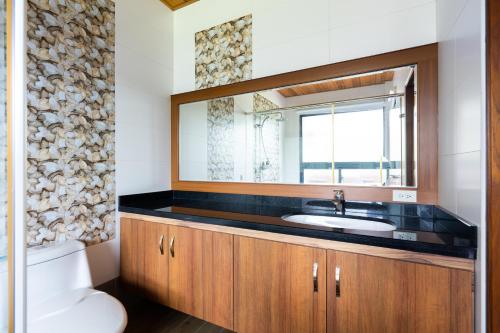 Bilik mandi di Songyuan 68 Villa