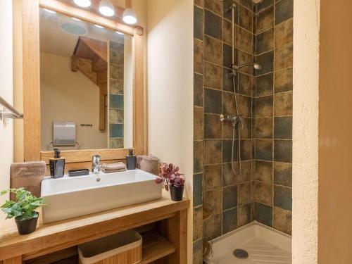 a bathroom with a sink and a shower at Appartement Saint-Lary-Soulan, 4 pièces, 8 personnes - FR-1-296-489 in Saint-Lary-Soulan