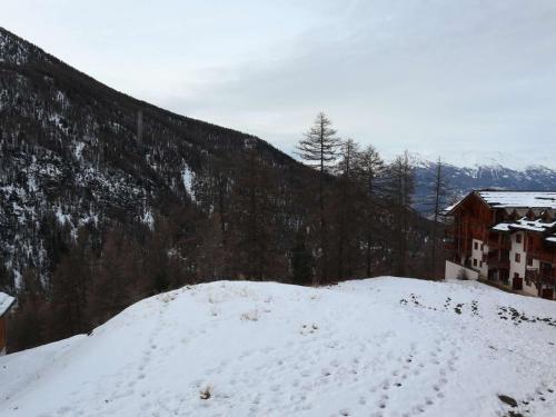 Appartement skis aux pieds avec piscine, 4/5 personnes, Les Orres 1800 - FR-1-322-539
