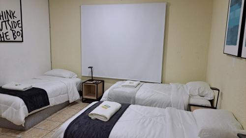 Casa Colibrí Apartamento 2A tesisinde bir odada yatak veya yataklar