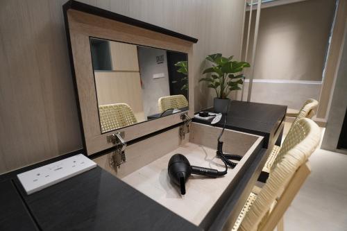 Ruang duduk di Jyu Capsule Hotel