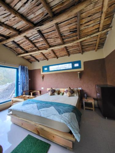 a bedroom with a bed and a television in a room at Zenoaks Homestay in Almora