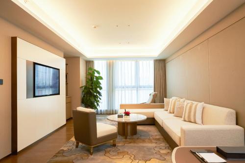 Ein Sitzbereich in der Unterkunft Guangzhou Pazhou LN DongFang Hotel-Free shuttle between hotel and Exhibition Center during Canton Fair & Exhibitor Registration Counter