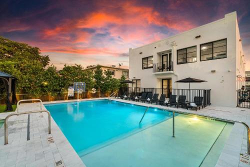 a large swimming pool in front of a building at Lux Retreat By Renzzi in Miami