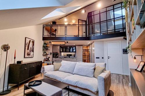 Гостиная зона в Industrial style loft near city center