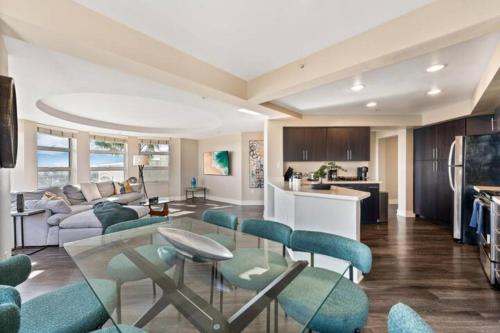a kitchen and living room with a table and chairs at Blue Topaz Retreat - Spacious 3BR Gorgeous City views in Los Angeles