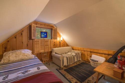Кровать или кровати в номере Owls Peak by AvantStay Private Pine Tree Cabin Mins From The Water