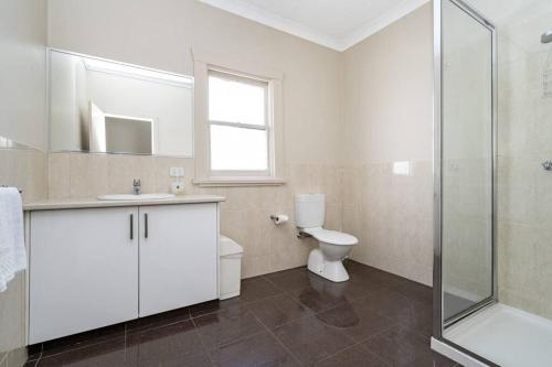 a bathroom with a toilet and a sink and a shower at Bradman House CBD Launceston Invermay + Free WIFI in Launceston