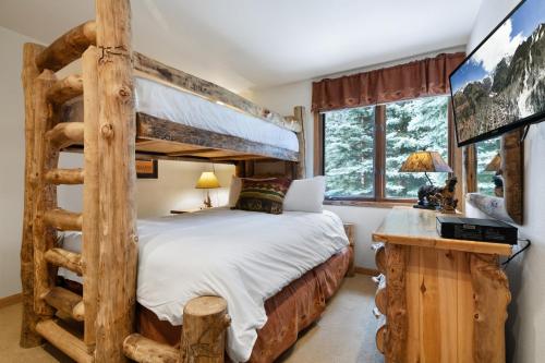 a bedroom with a wooden bunk bed and a desk at Riverside Condos B101 by AvantStay Condo Close To Downtown Town Park Ski Lift 8 in Telluride