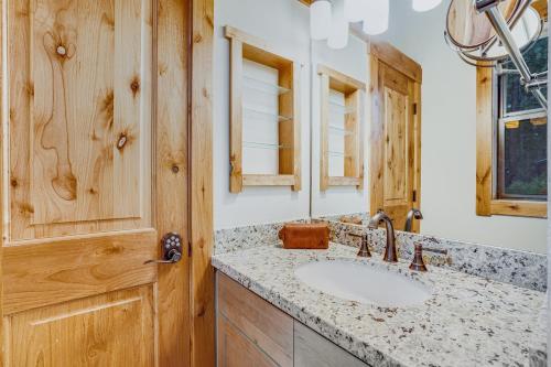 a bathroom with a sink and a mirror at Arroyo by AvantStay Peaceful Mountain Townhouse w Large Private Balcony in Kingswood Estates