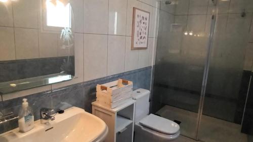 Et badeværelse på Apartamento a orillas de la playa de Tarajalejo