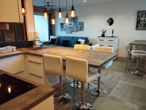 Magnifique Apt à deux pas du lac et près du centre