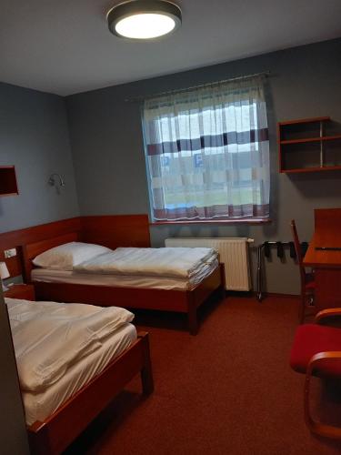 Кровать или кровати в номере Motel MOP Mszana