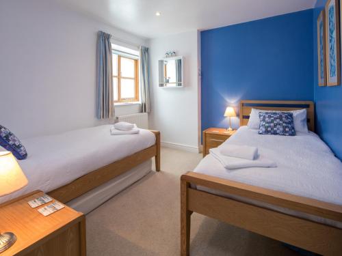 two beds in a room with blue walls at 4 bed property in Instow Devon 59699 in Instow