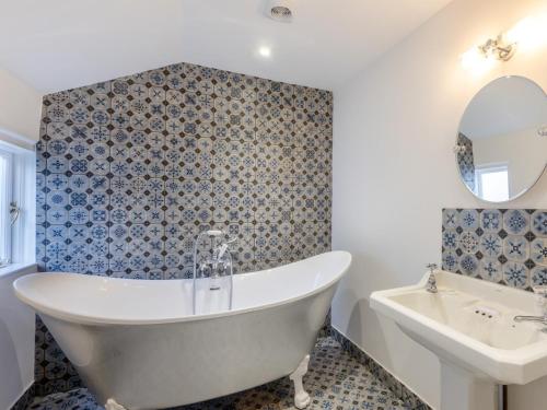 a bathroom with a tub and a sink at 3 Bed in Appledore 62597 in Appledore