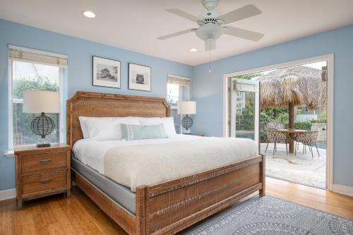 a bedroom with a bed and a ceiling fan at Wavebreak by AvantStay Close to BeachesSurfing in Solana Beach