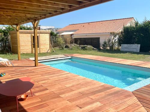 Maison avec piscine et jardin privatifs - un séjour au calme