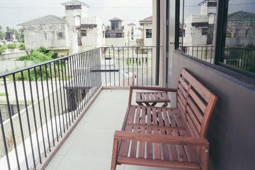 Ein Balkon oder eine Terrasse in der Unterkunft 3BR Beach House San Juan Batangas