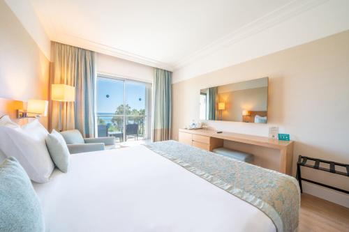 Postel nebo postele na pokoji v ubytování Turquoise Hotel