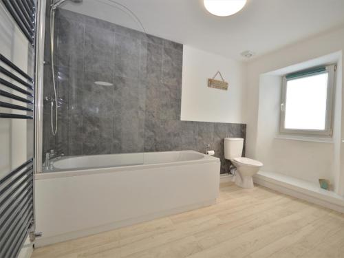 Koupelna v ubytování 2 bed in Brixham 75550