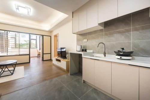 Kjøkken eller kjøkkenkrok på Weisu Service Apartment - Shenzhen Songpingshan Science and Technology Park Store