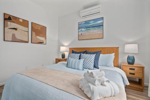 Tempat tidur dalam kamar di Pakele Oahu by AvantStay 5 Min to Makaha Beach