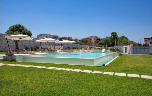 Amazing Apartment In Brucoli With Outdoor Swimming Pool, Wifi And 2 Bedrooms
