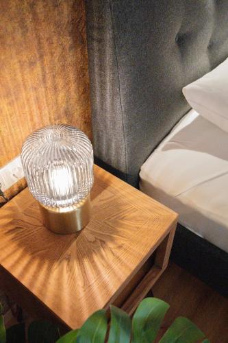 a wooden table with a container on top of a table at Traumzeit Lodge 57 in Loipersdorf bei Fürstenfeld