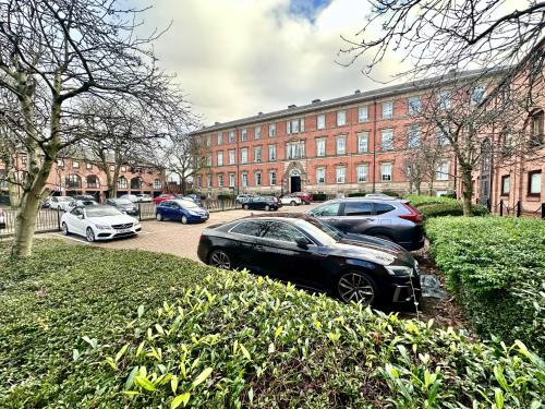 Cloisters Walk with parking photo 35