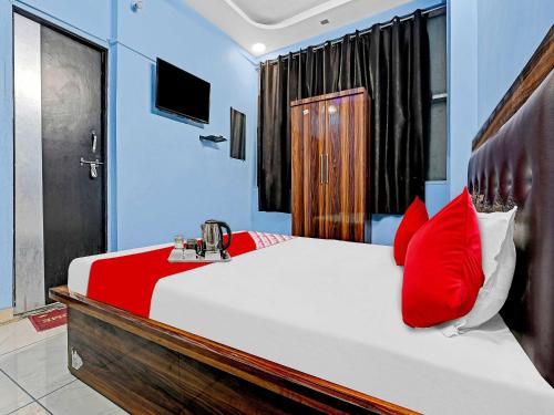 En eller flere senger på et rom på OYO Flagship Hotel Shivnath
