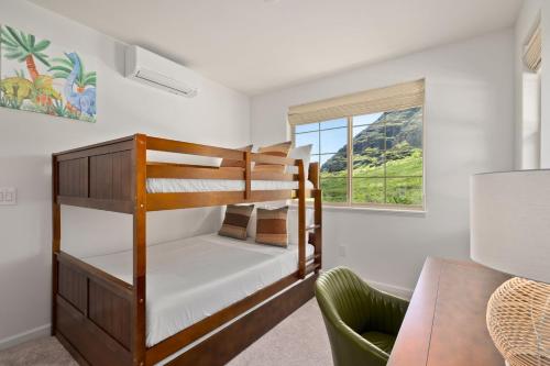 a bedroom with two bunk beds and a desk at Alaula by AvantStay Gated Security Home w Valley Ocean Views in Waianae