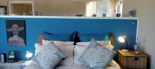 Ruang duduk di Riverview Loft Bonza Bay